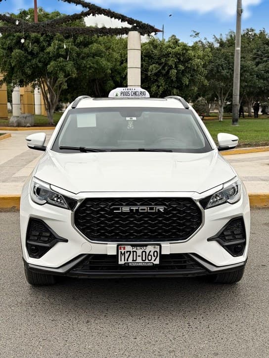 Camioneta de Taxi Pinos XL identificada con la marca